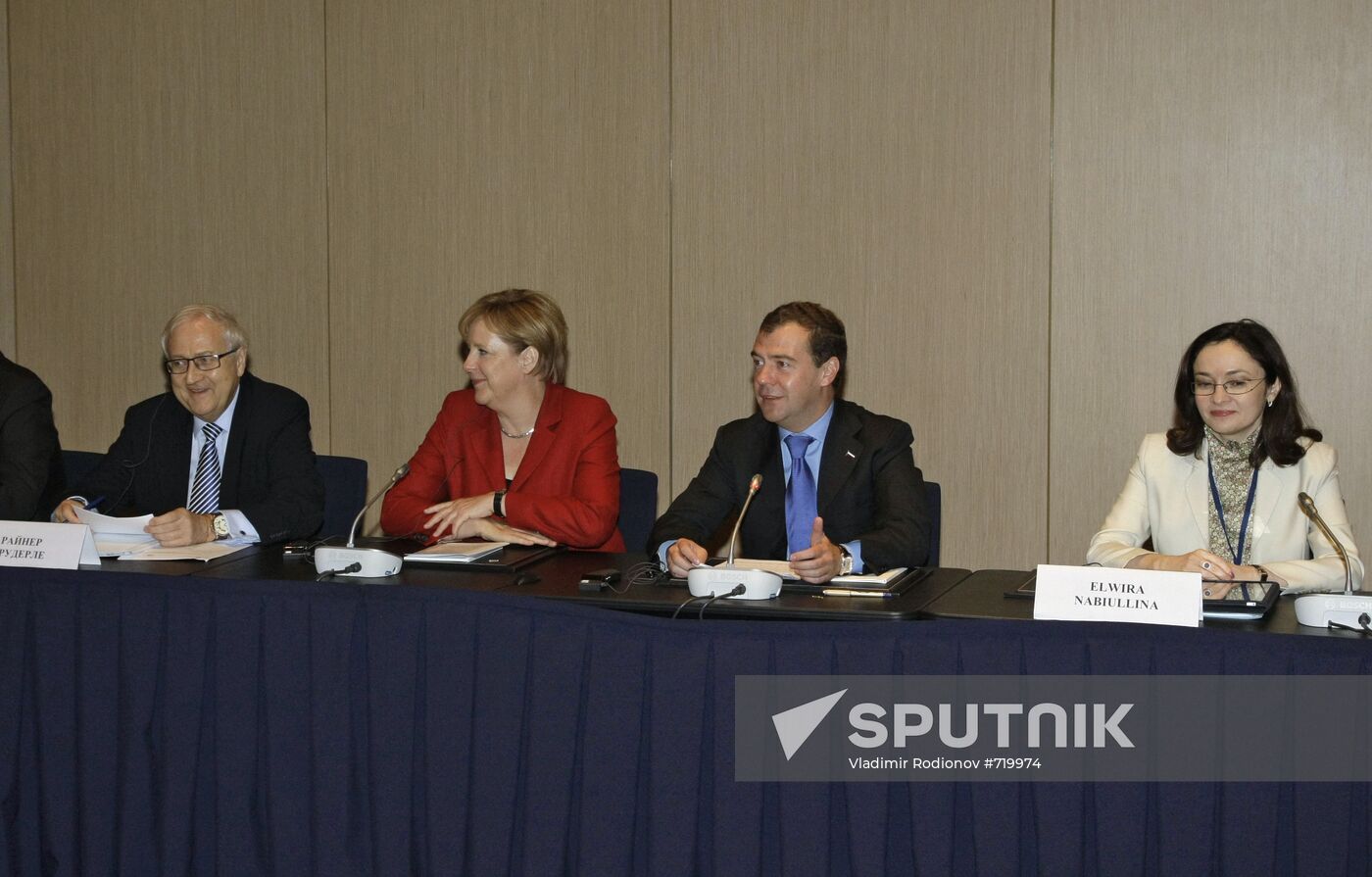 Dmitry Medvedev and Angela Merkel in Yekaterinburg