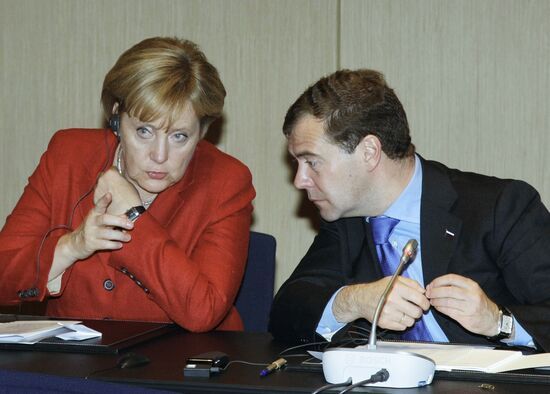 Dmitry Medvedev and Angela Merkel in Yekaterinburg