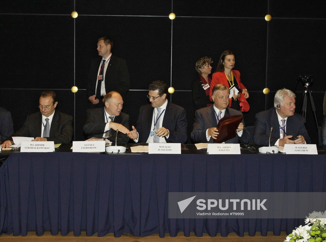 Dmitry Medvedev and Angela Merkel in Yekaterinburg