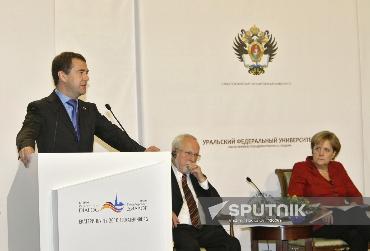 Dmitry Medvedev and Angela Merkel in Yekaterinburg