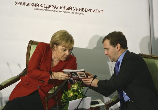 Dmitry Medvedev and Angela Merkel in Yekaterinburg