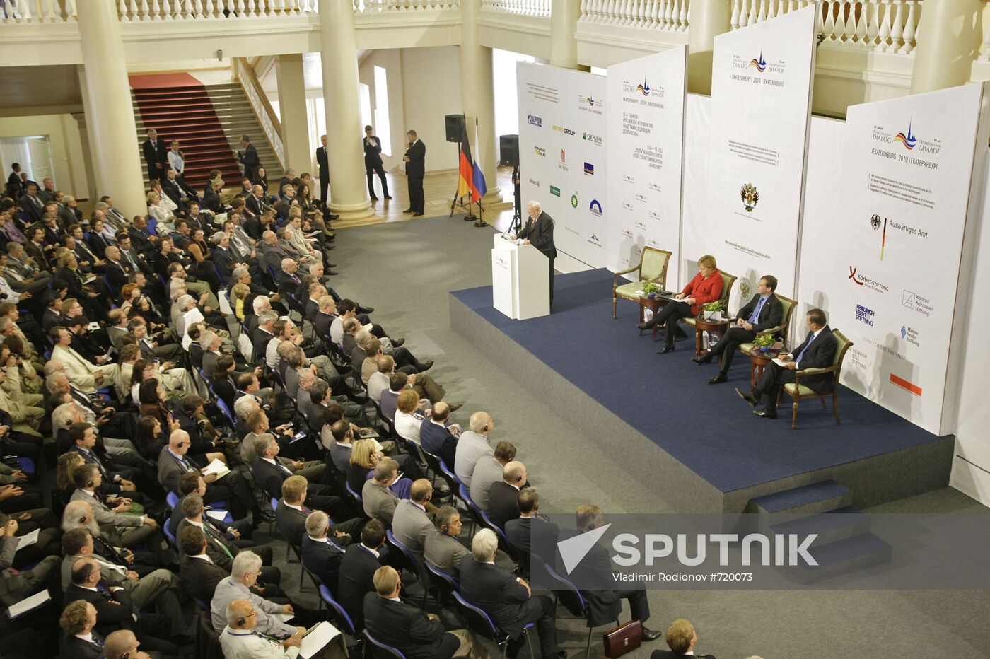 Dmitry Medvedev and Angela Merkel in Yekaterinburg