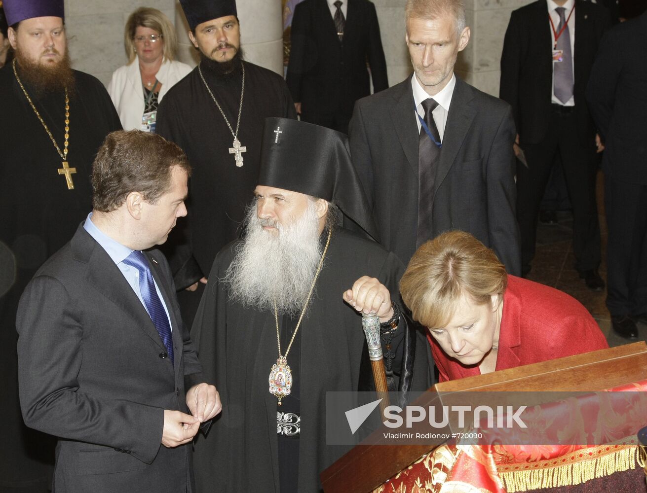 Dmitry Medvedev and Angela Merkel in Yekaterinburg