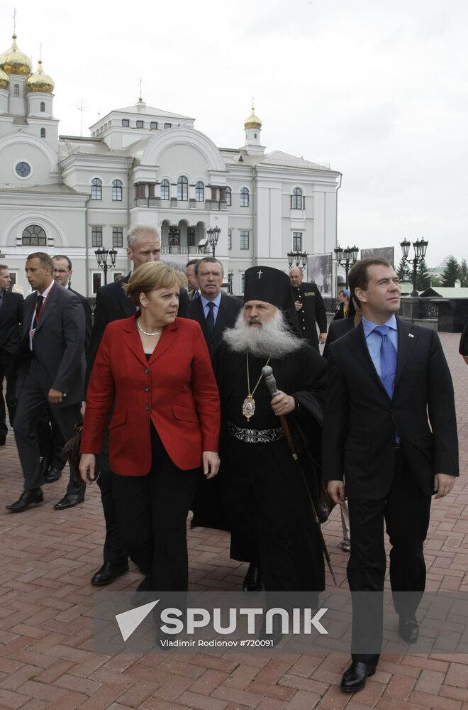 Dmitry Medvedev and Angela Merkel in Yekaterinburg