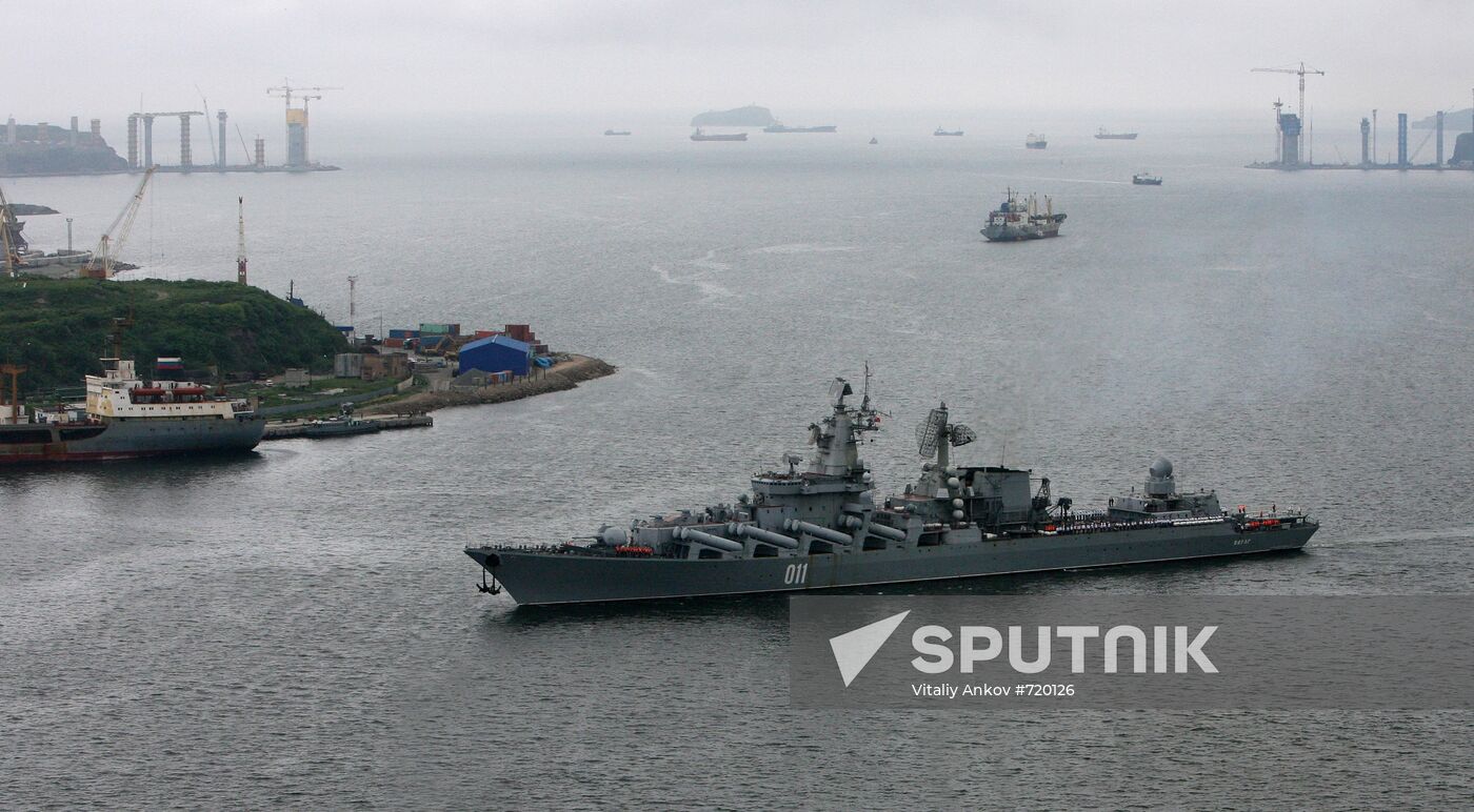 Pacific Fleet vessels welcomed in Vladivostok
