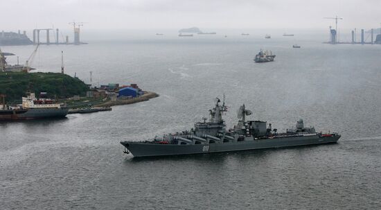 Pacific Fleet vessels welcomed in Vladivostok