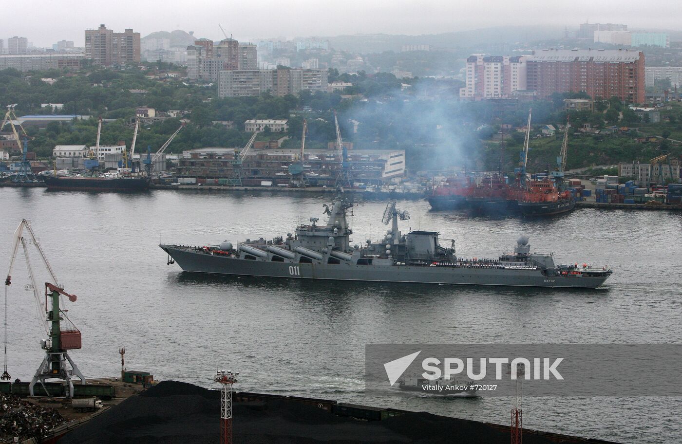 Pacific Fleet vessels welcomed in Vladivostok