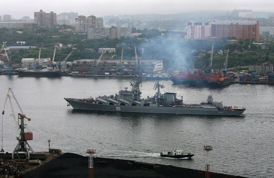 Pacific Fleet vessels welcomed in Vladivostok