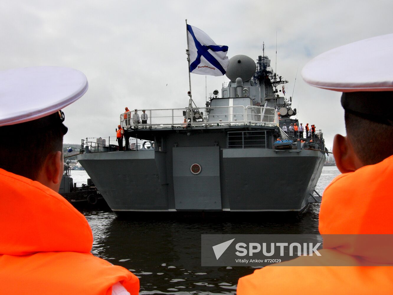 Pacific Fleet vessels welcomed in Vladivostok