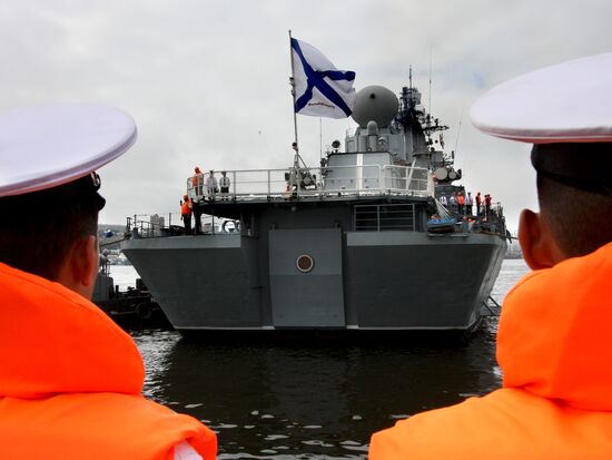 Pacific Fleet vessels welcomed in Vladivostok
