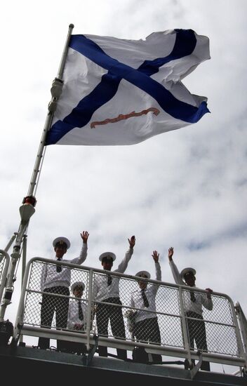 Pacific Fleet vessels welcomed in Vladivostok