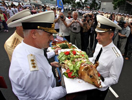 Pacific Fleet vessels welcomed in Vladivostok