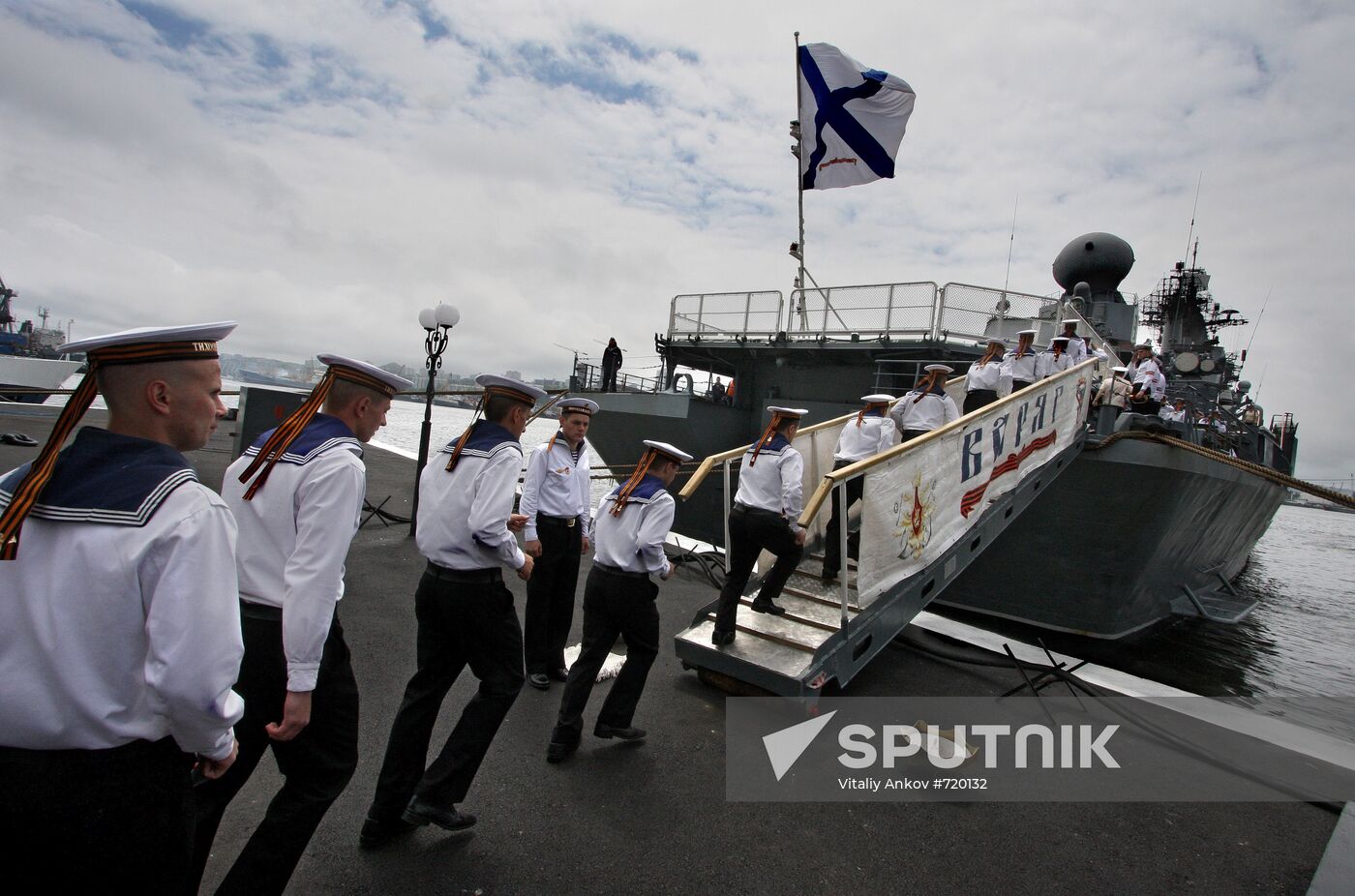 Pacific Fleet vessels welcomed in Vladivostok