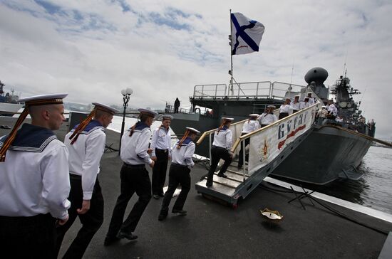 Pacific Fleet vessels welcomed in Vladivostok