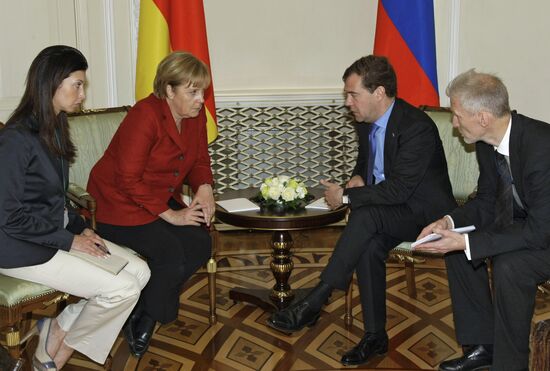 Dmitry Medvedev and Angela Merkel in Yekaterinburg