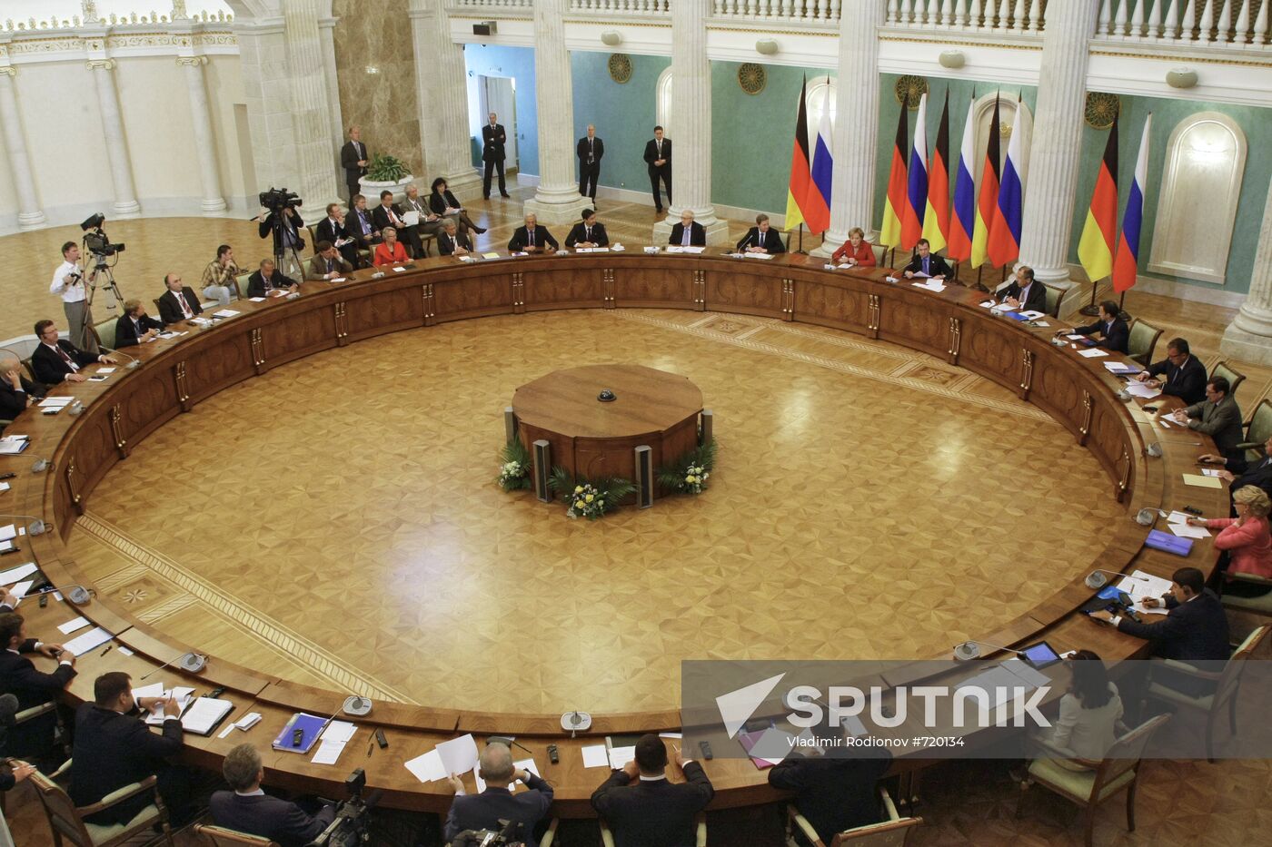 Dmitry Medvedev and Angela Merkel in Yekaterinburg