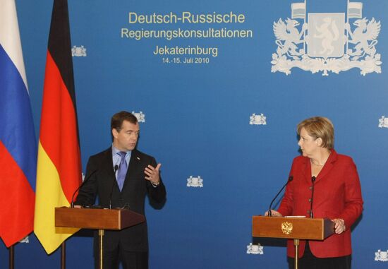 Dmitry Medvedev and Angela Merkel in Yekaterinburg