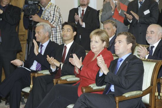 Dmitry Medvedev and Angela Merkel in Yekaterinburg