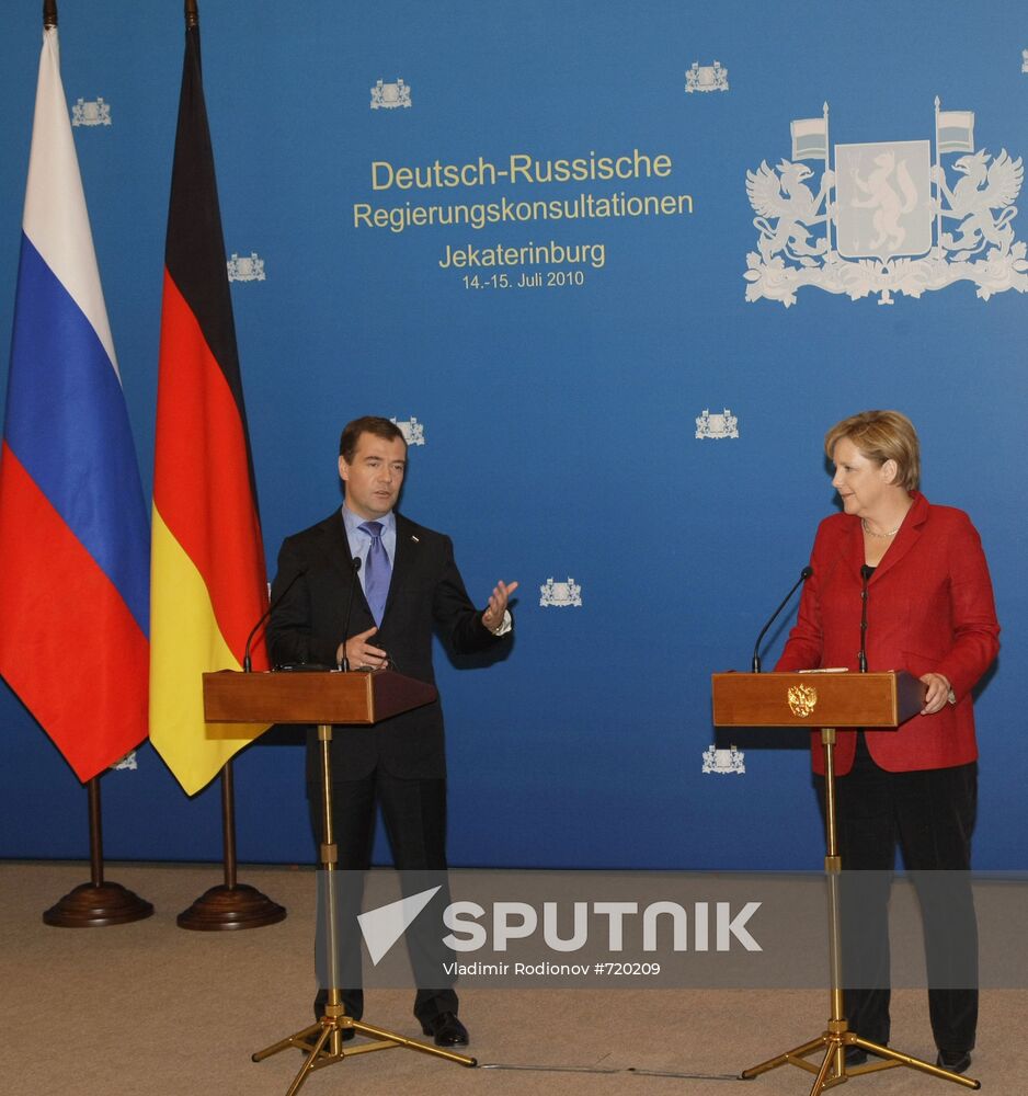 Dmitry Medvedev and Angela Merkel in Yekaterinburg