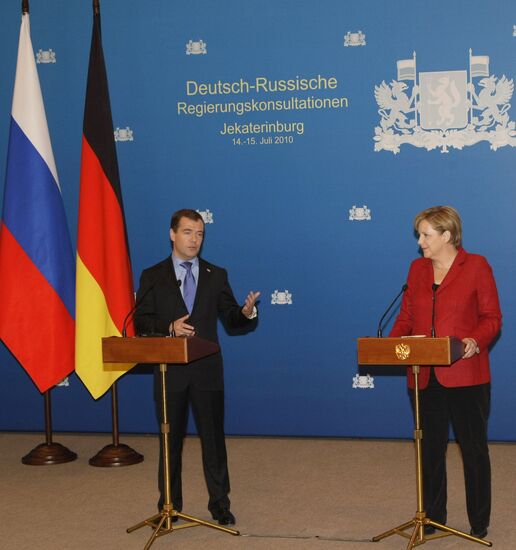 Dmitry Medvedev and Angela Merkel in Yekaterinburg