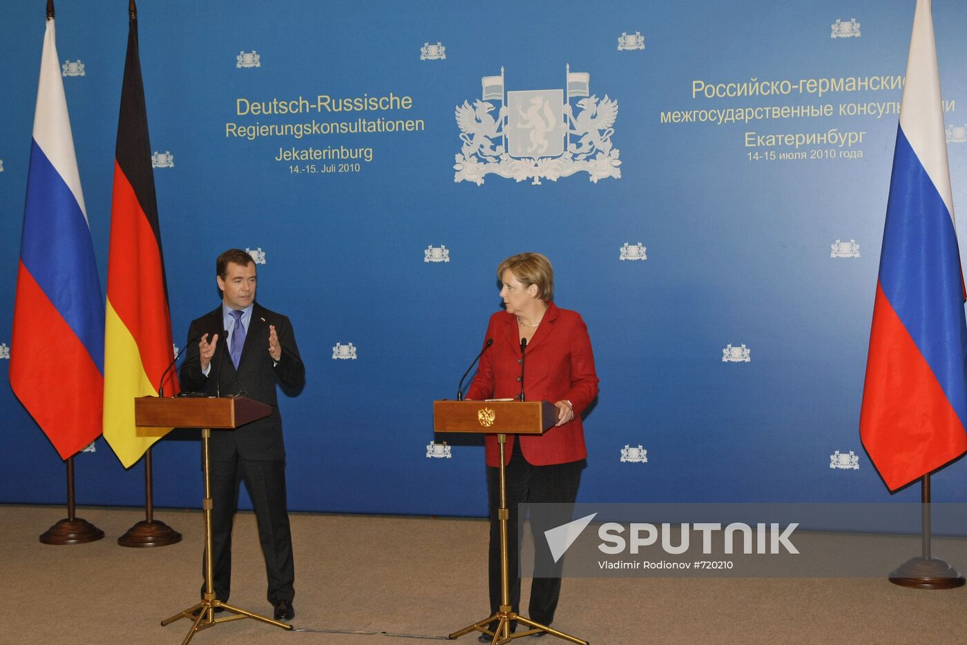 Dmitry Medvedev and Angela Merkel in Yekaterinburg