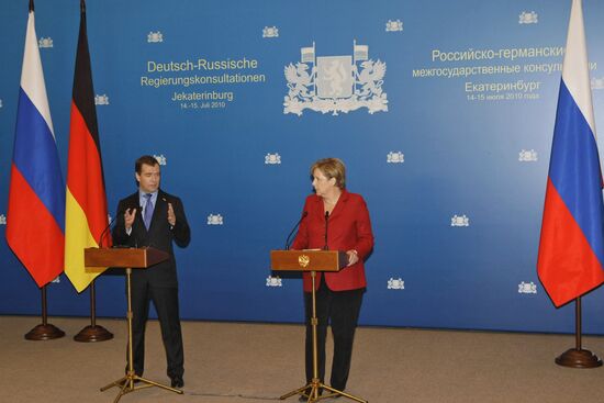Dmitry Medvedev and Angela Merkel in Yekaterinburg