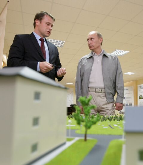 Vladimir Putin visits Volgograd