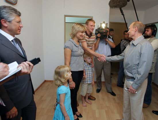 Vladimir Putin visits residential area, Kotelnikovo