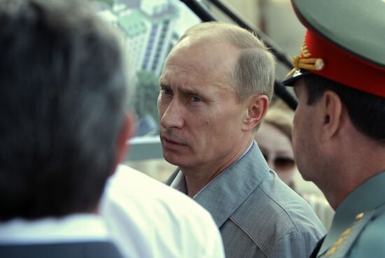 Vladimir Putin visits housing construction site for servicemen