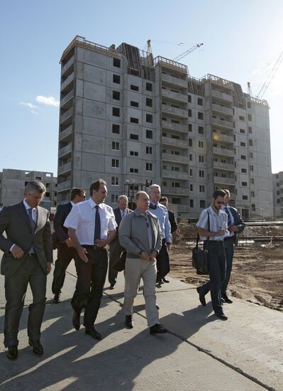 Vladimir Putin visits housing construction site for servic