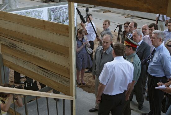Vladimir Putin visits housing construction site for servic