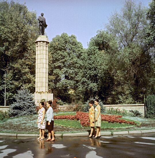 Monument to Vladimir Ilyich Lenin in Frunze