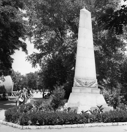Monument to heroes of May revolutionary uprising in Leninakan