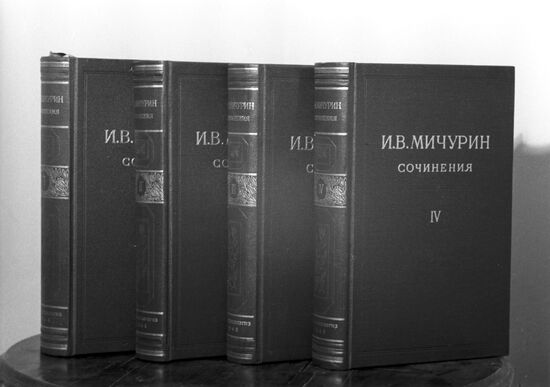 Four volumes of scientific works by Ivan Michurin
