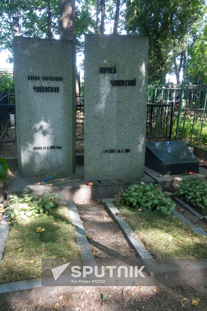 Kornei Chukovsky grave, Peredelkino cemetery