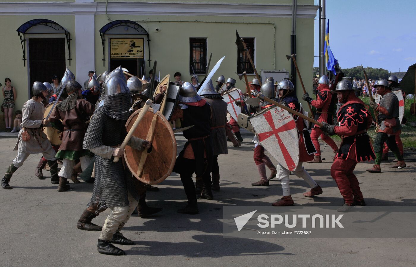 Combat enthusiasts stage simulated Battle of the Neva