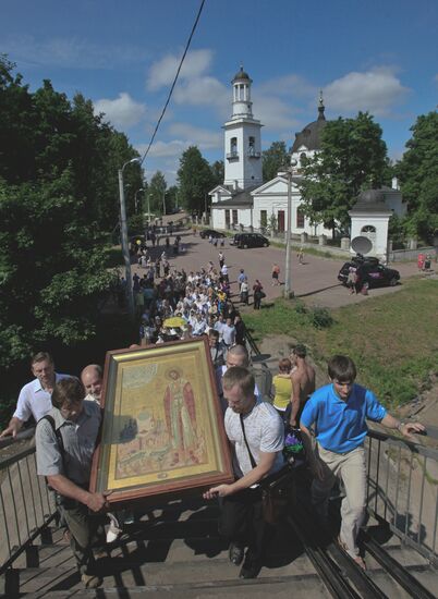 Believers carry icon of St. Alexander Nevsky in procession