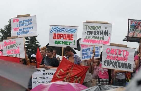 Tuapse residents stage environmental rally