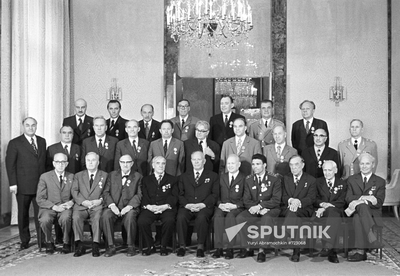 Decorated workers of science, culture, politics and economy