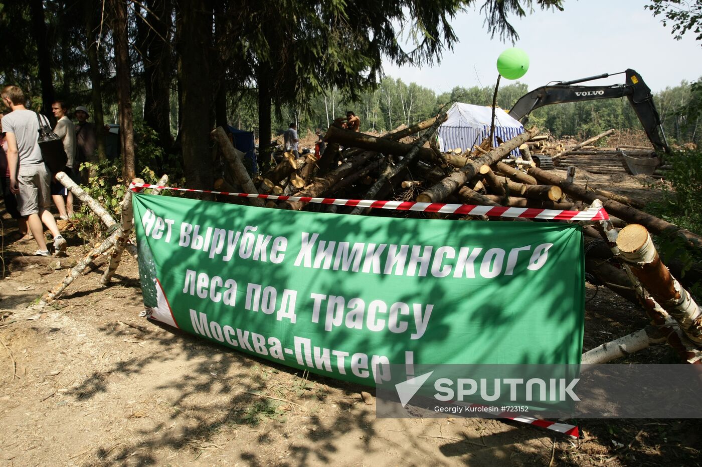 Protectors of Khimki forest block way for road developers