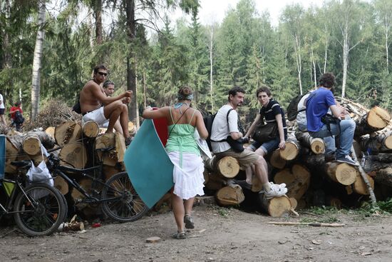 Protectors of Khimki forest block way for road developers