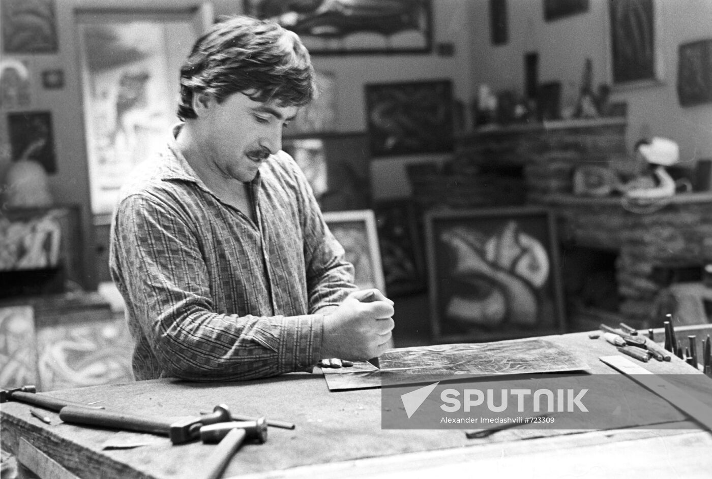 Sculptor Koba Guruli