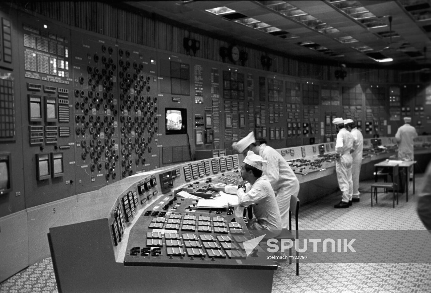 Operators at control panel of Leningrad nuclear power plant