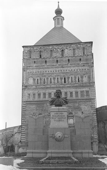 Monument to D. Pozharsky in Suzdal