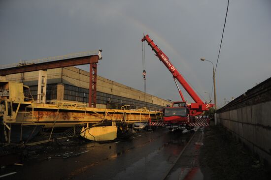 Hurricane takes down tower crane in east Moscow