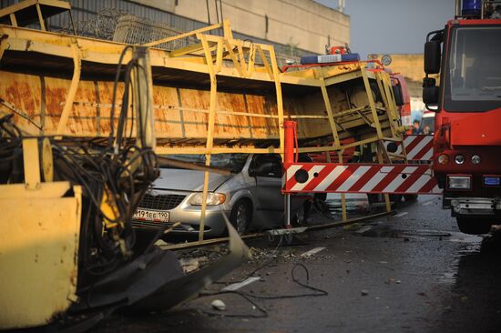 Hurricane takes down tower crane in east Moscow