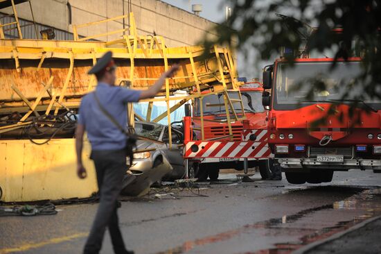 Hurricane takes down tower crane in east Moscow