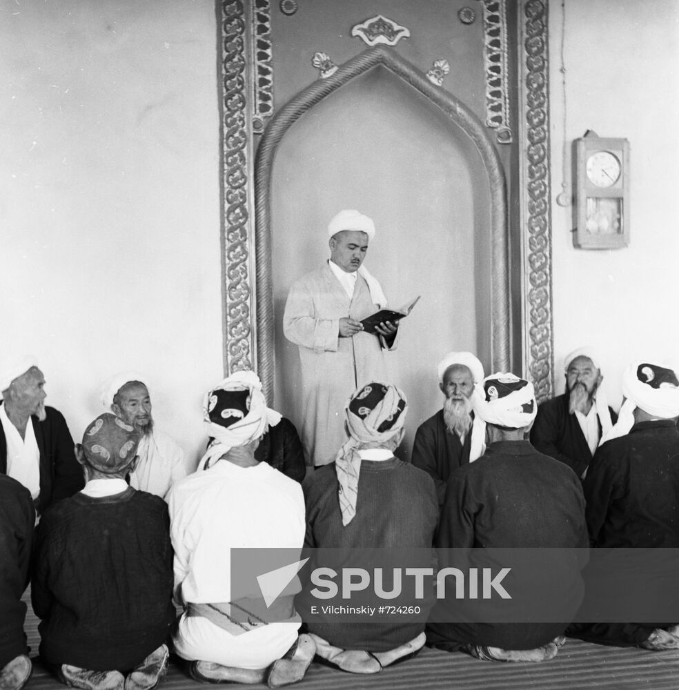 Prayer in Suzak mosque