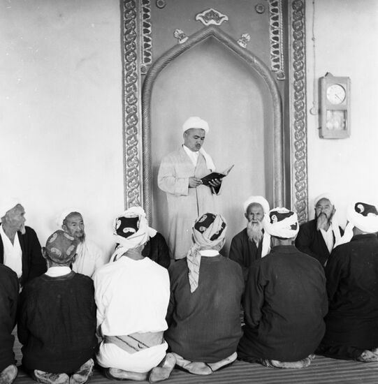 Prayer in Suzak mosque