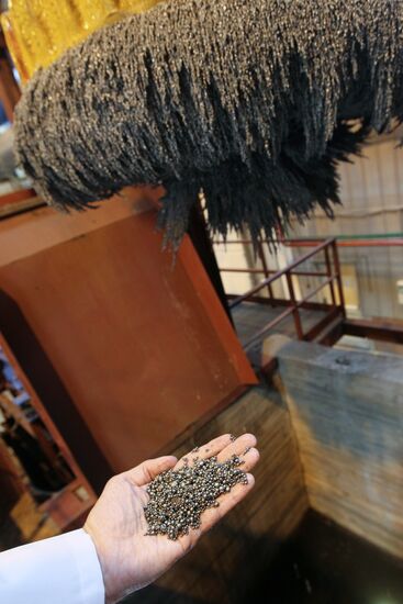 Metal abrasives